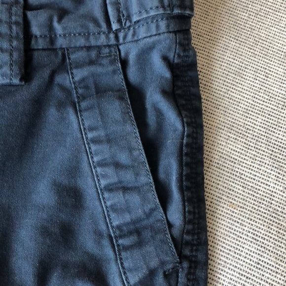 Old Navy Bermuda length navy blue shorts - Picture 4 of 5